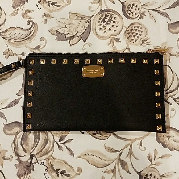 Michael Kors wristlet - Picture 1 of 4